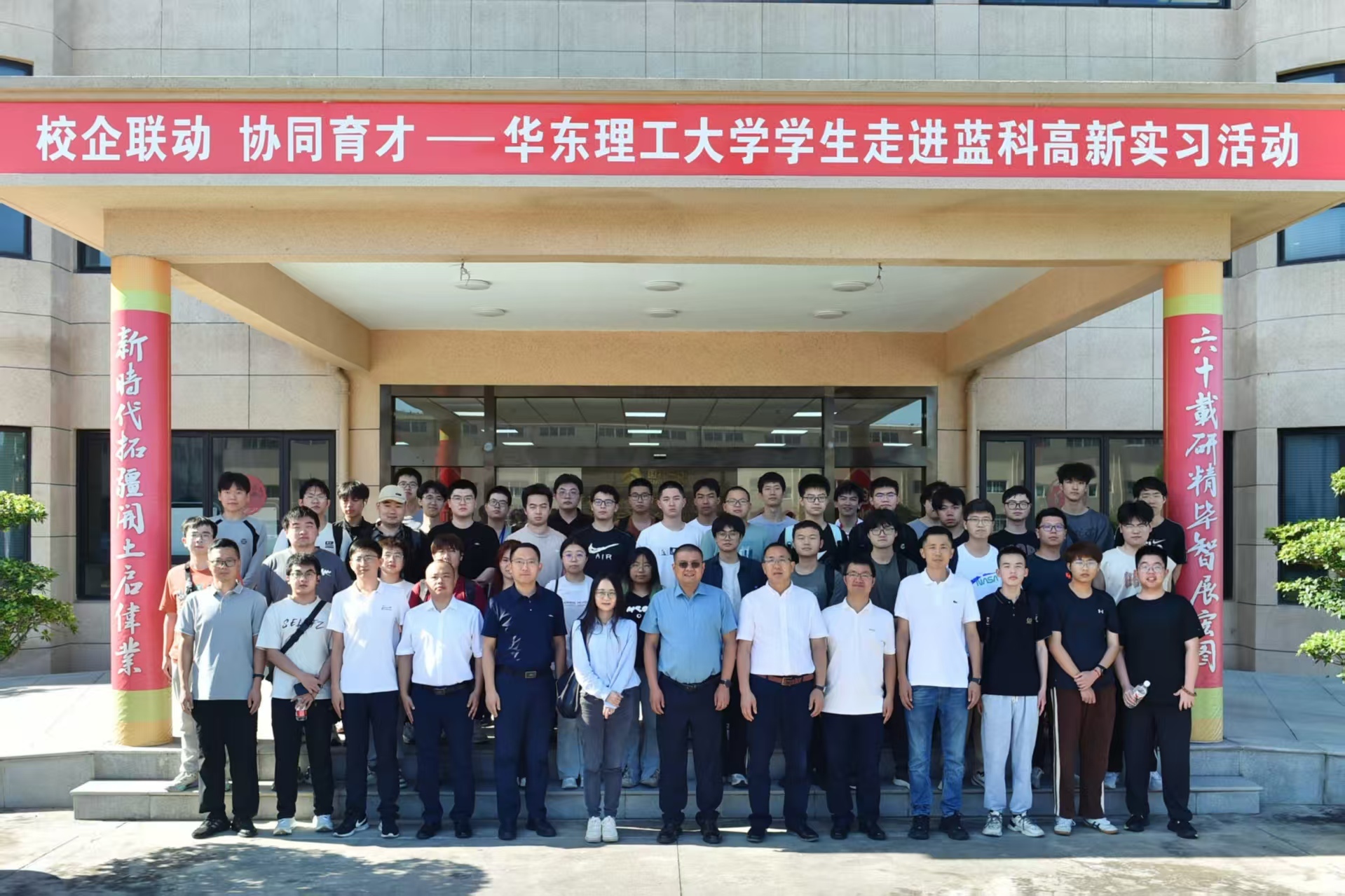 大合影張玉福.jpg