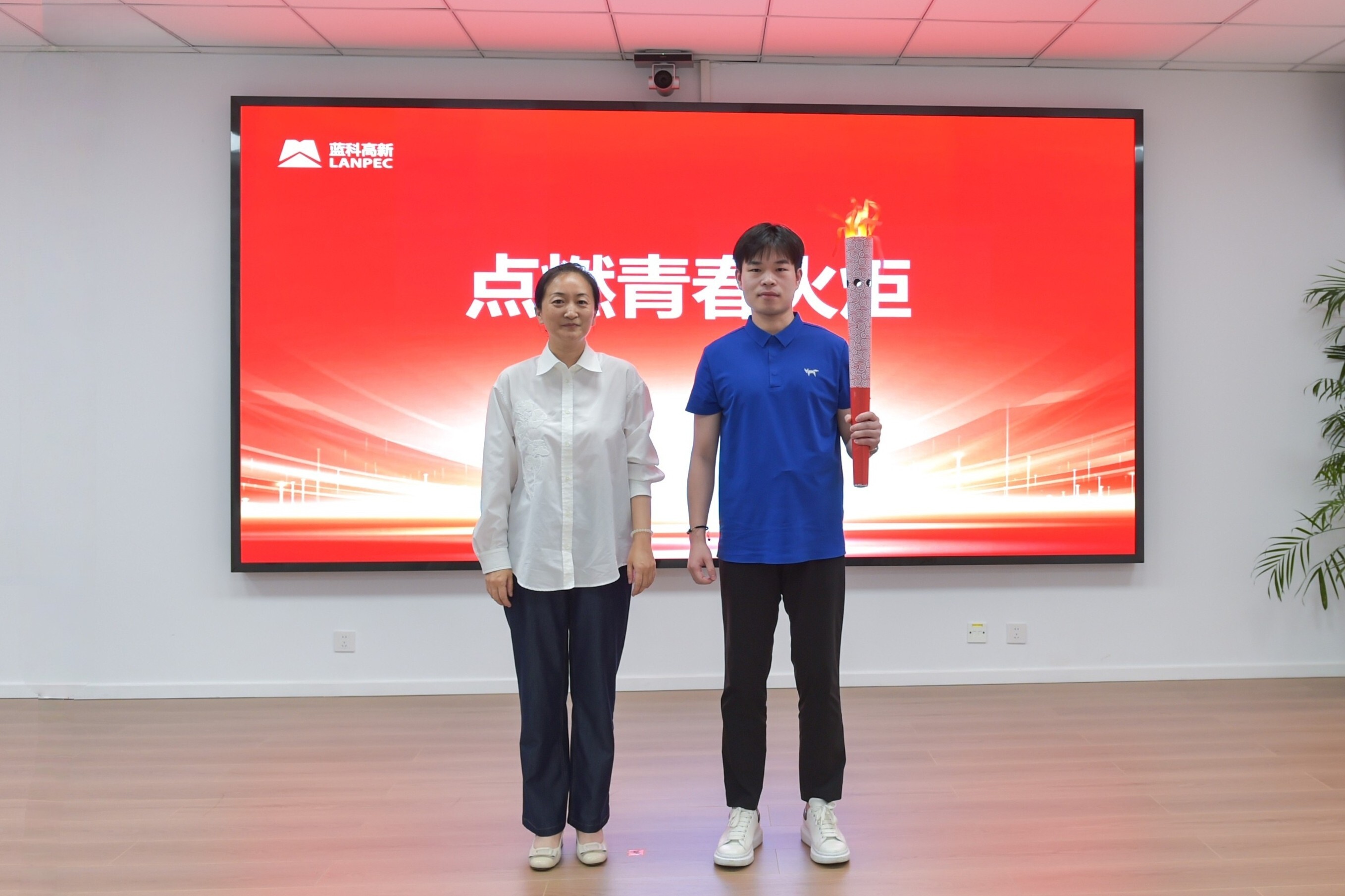 4火炬合照.jpg